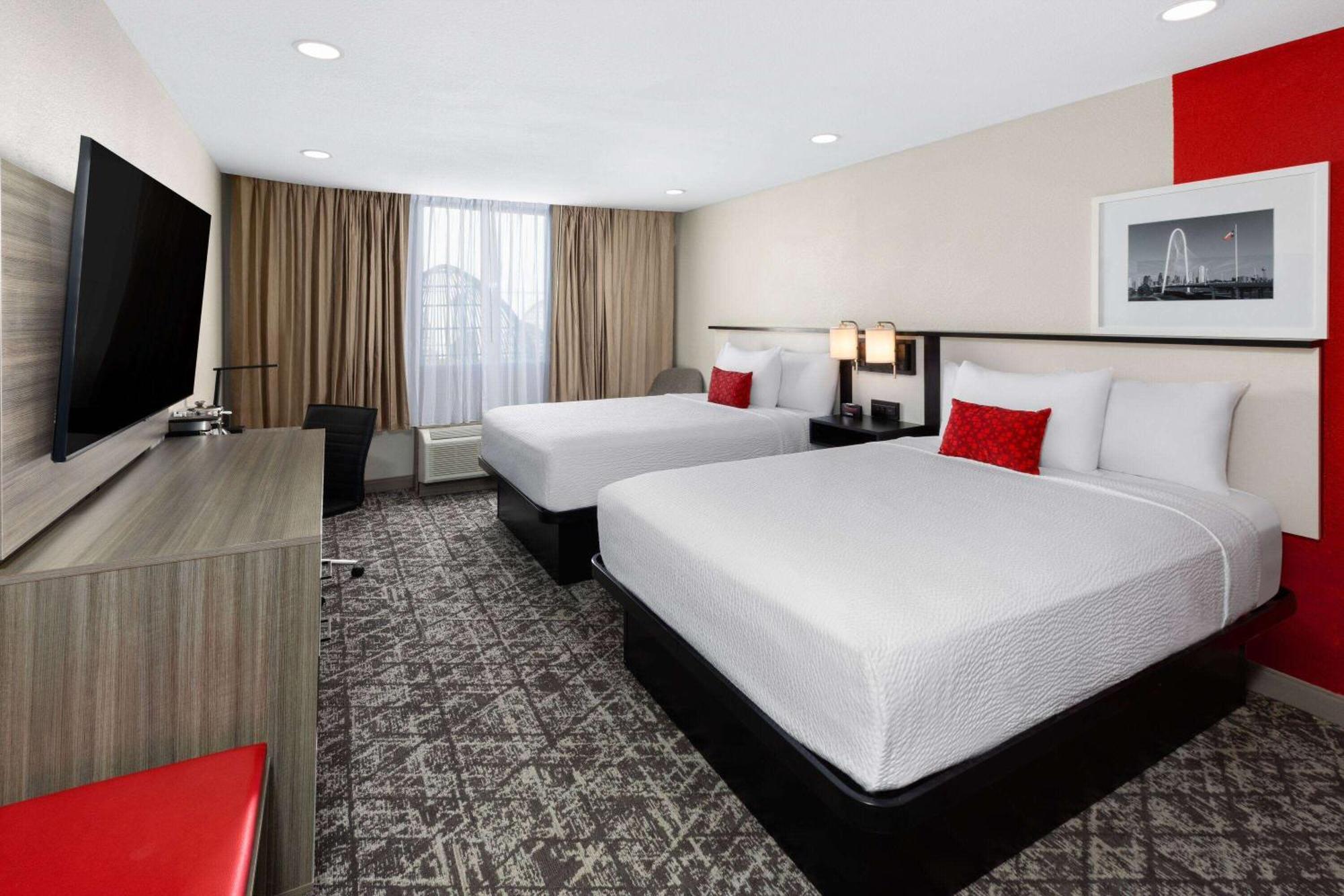 Ramada By Wyndham Dfw Airport Hotel Irving Exterior photo