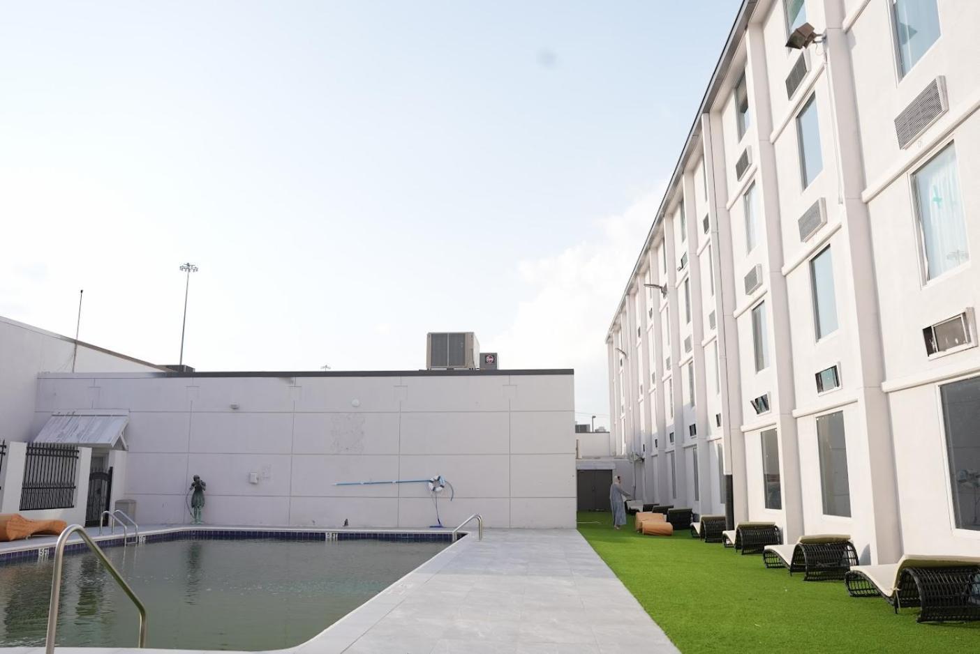 Ramada By Wyndham Dfw Airport Hotel Irving Exterior photo